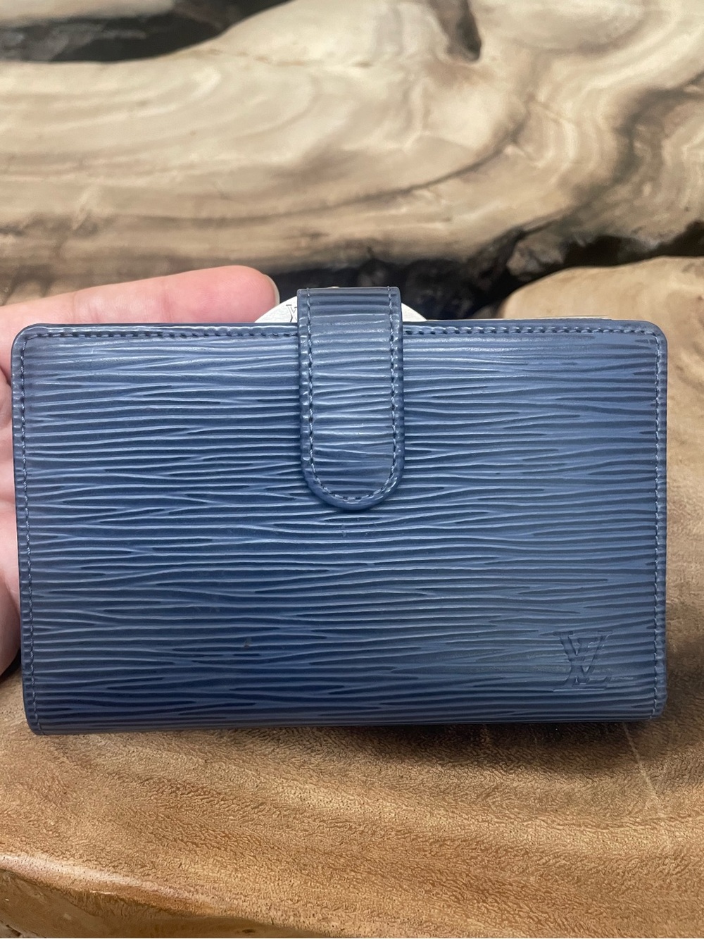 Louis Vuitton Epi kisslock compact wallet blue like new brushed silver